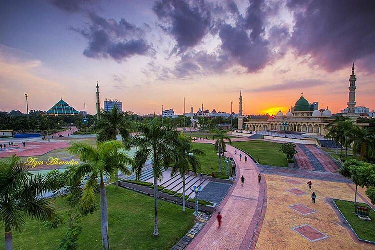 Suasana Dataran Engku Putri menjelang senja
