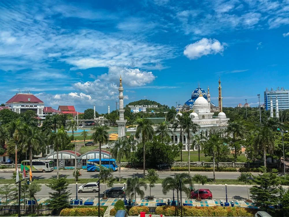 Alun-Alun Batam Centre dengan ruang terbuka dan lingkungan pusat kota